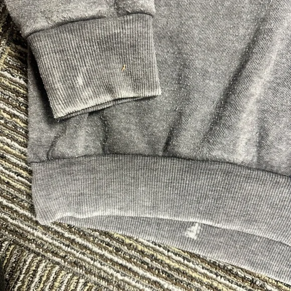 Weathered looking on purpose size small sweatshirt by ocean Drive gray - Picture 2 of 5